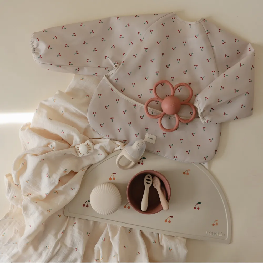 Mushie long sleeve bib