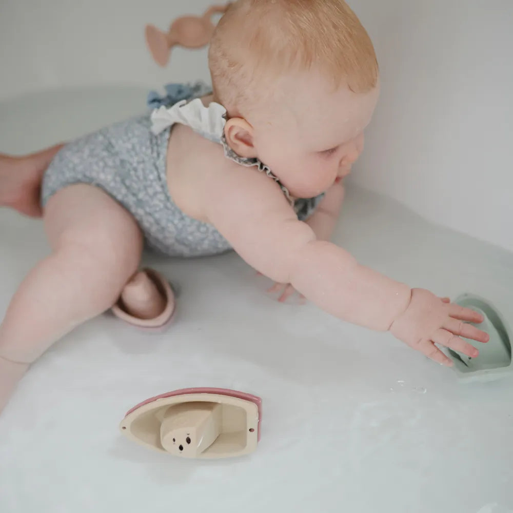 Mushie bathing boats