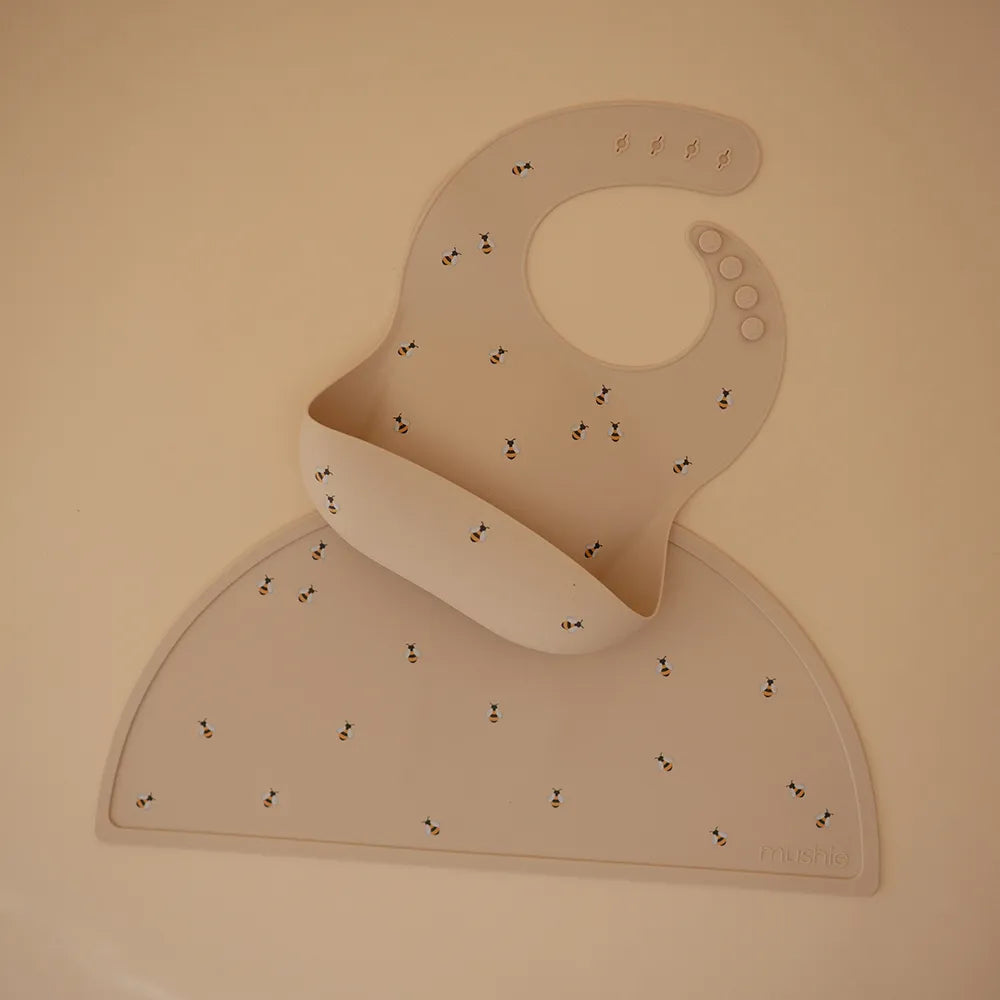 Mushie silicone bib