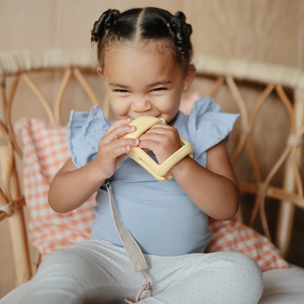 Mushie No-drop bite ring