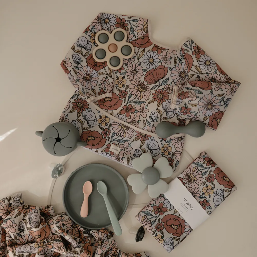 Mushie long sleeve bib